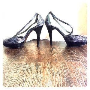 Size 5 Stuart Weitzman Heels